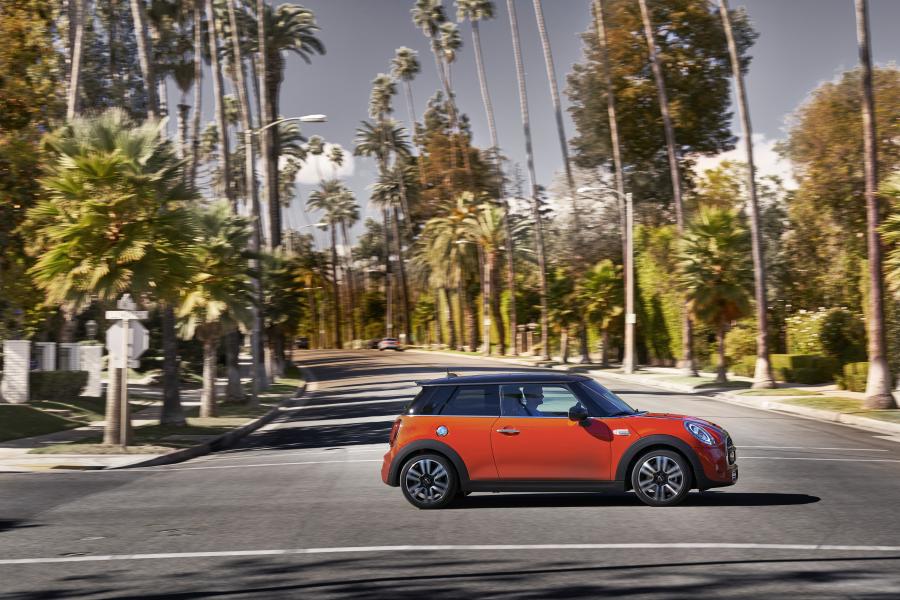  Mini Cooper S (F56) 2018 года  (WW) (фото 25 из 196)